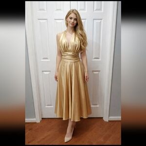 Aspeed Halter V Neckline Flowy Formal Marilyn Monroe style Dress Size L